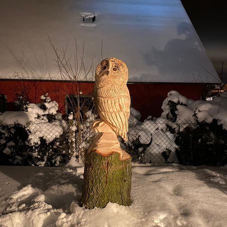 Rustikale Holz-Eule als Gartenfigur aus dem Erzgebirge