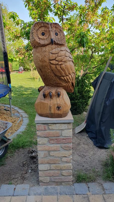 Große Eulen-Holzskulptur für den Außenbereich