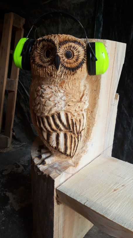 Gartenfigur Eule aus Holz