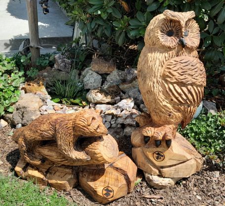 Ausdrucksstarke Eule aus Holz